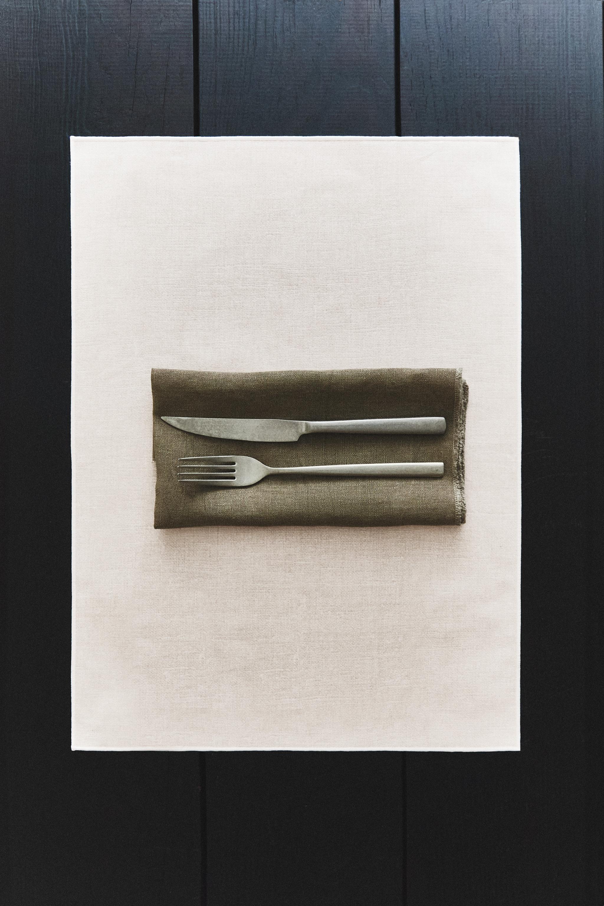 RESIN-COATED OVERLOCK PLACEMAT